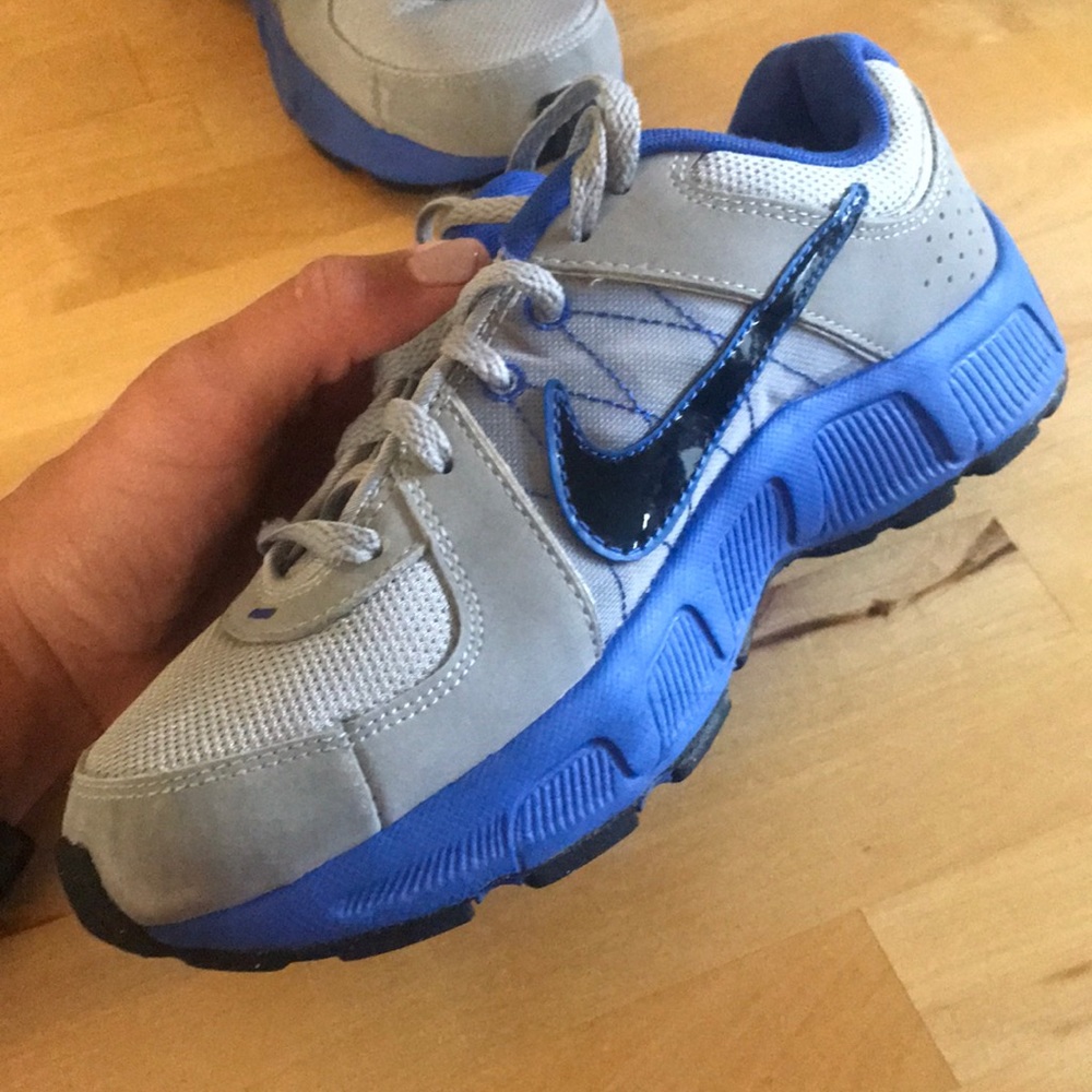 Boys Nike shoe size 4Y